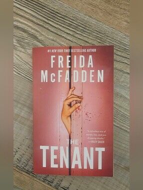 Freida McFadden The Tenant -  Paperback